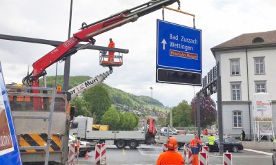 Verkehrsschild Montage